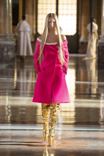 Look 13
